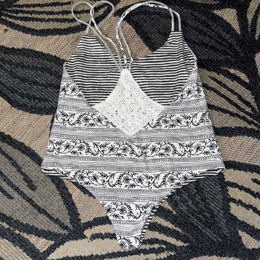 Rove Swim reversible one piece swimsuit black white Large w/ crochet - Picture 3 of 7